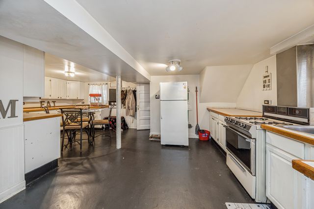 1647 Clinton Avenue, Berwyn, IL 60402