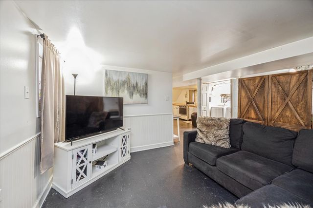 1647 Clinton Avenue, Berwyn, IL 60402