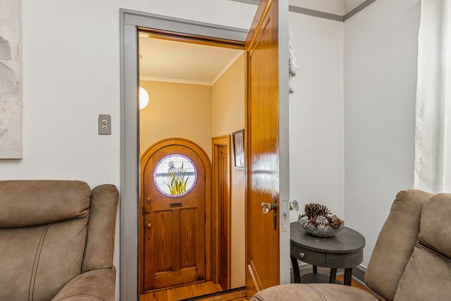 1647 Clinton Avenue, Berwyn, IL 60402