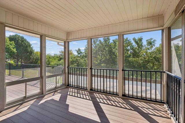 7063 Oak Pointe Curve, Bloomington, MN 55438