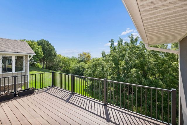 7063 Oak Pointe Curve, Bloomington, MN 55438