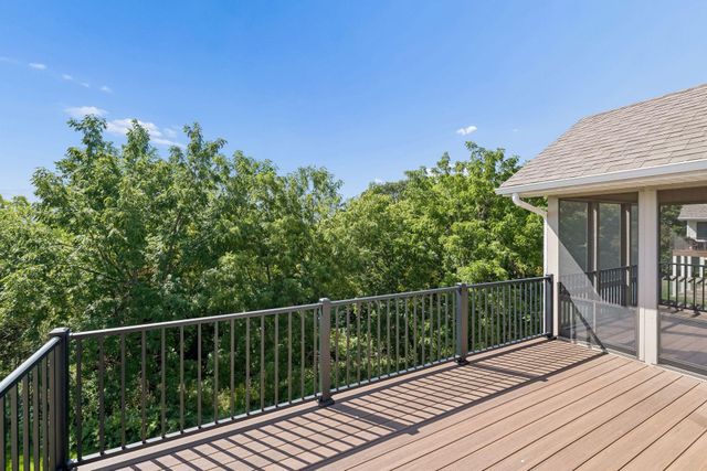7063 Oak Pointe Curve, Bloomington, MN 55438