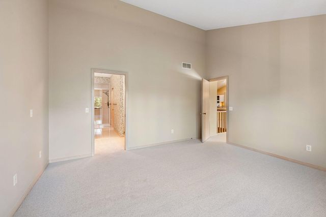 7063 Oak Pointe Curve, Bloomington, MN 55438