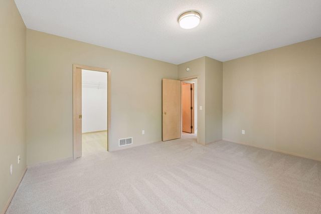 7063 Oak Pointe Curve, Bloomington, MN 55438