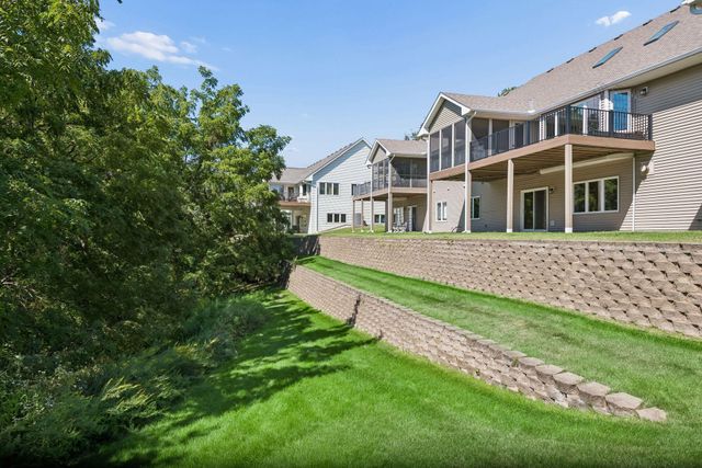 7063 Oak Pointe Curve, Bloomington, MN 55438