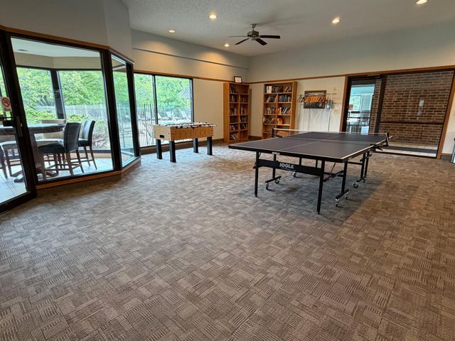 7063 Oak Pointe Curve, Bloomington, MN 55438