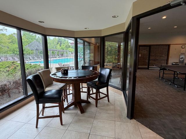 7063 Oak Pointe Curve, Bloomington, MN 55438