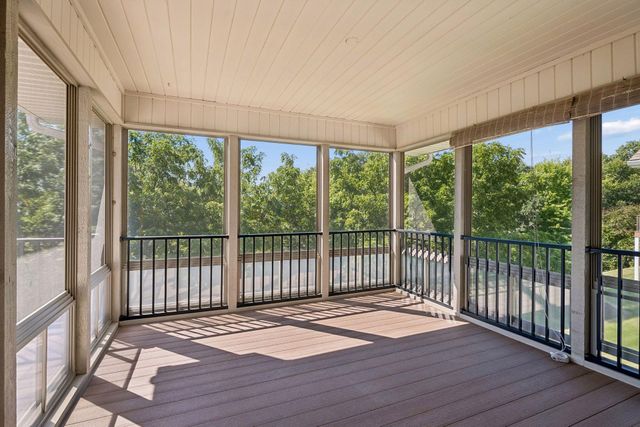 7063 Oak Pointe Curve, Bloomington, MN 55438