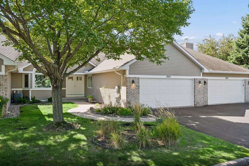 7063 Oak Pointe Curve, Bloomington, MN 55438 — exterior