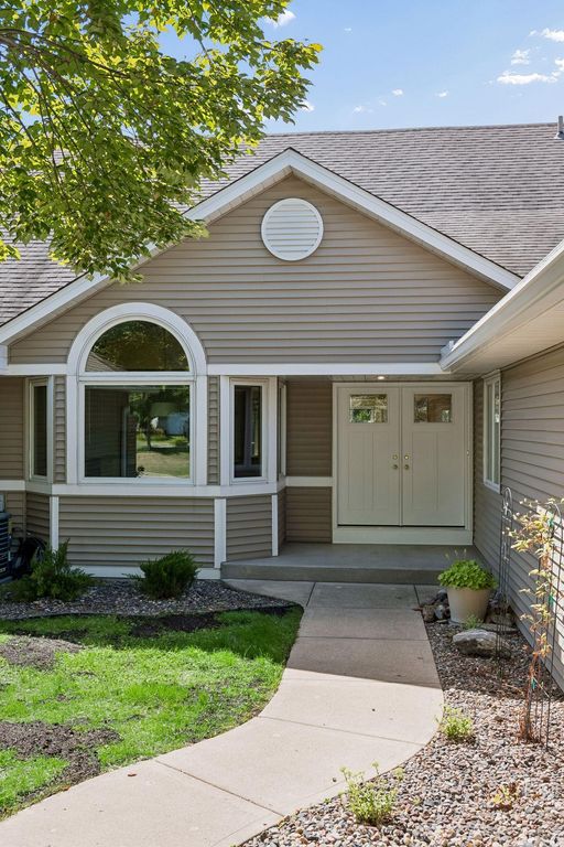 7063 Oak Pointe Curve, Bloomington, MN 55438 — photo 2