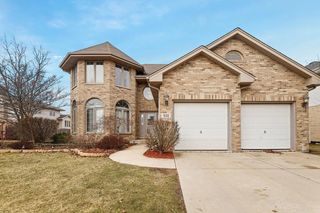 520 N Veterans Parkway, Addison, IL 60101