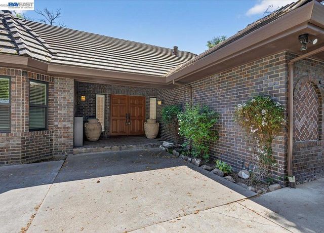 227 Kilkare Rd, Sunol, CA 94586