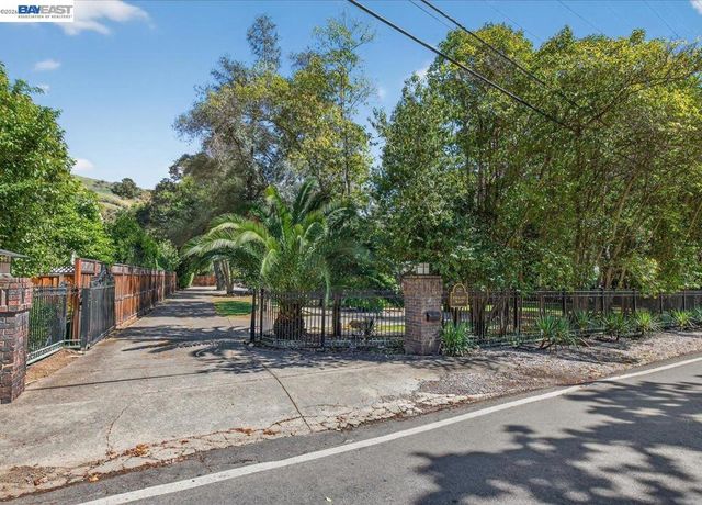 227 Kilkare Rd, Sunol, CA 94586