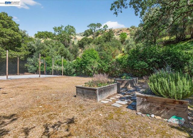 227 Kilkare Rd, Sunol, CA 94586