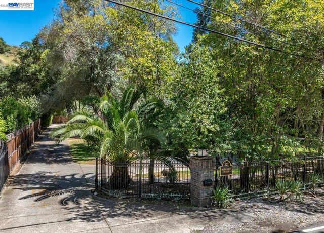 227 Kilkare Rd, Sunol, CA 94586