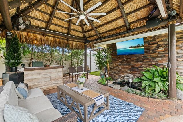 2395 SE 6th St, Pompano Beach, FL 33062