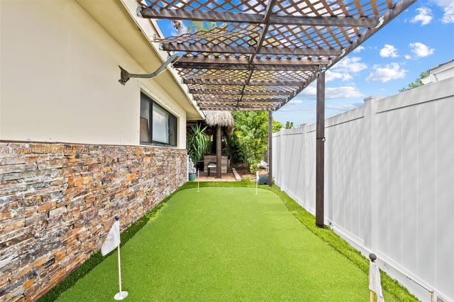 2395 SE 6th St, Pompano Beach, FL 33062