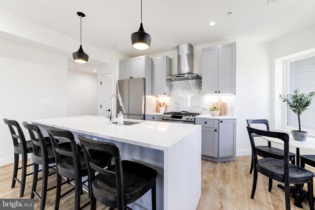 842 MADISON ST NW #B, Washington, DC 20011