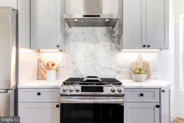 842 MADISON ST NW #B, Washington, DC 20011