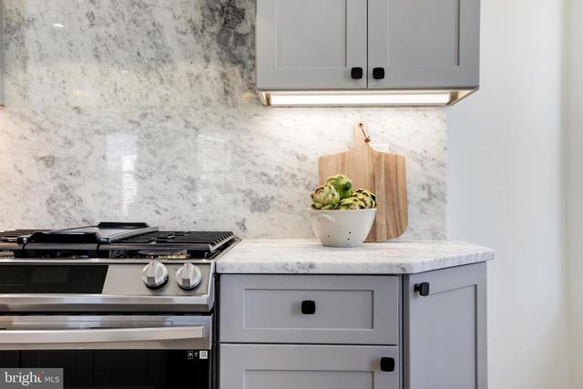 842 MADISON ST NW #B, Washington, DC 20011