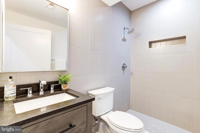 842 MADISON ST NW #B, Washington, DC 20011