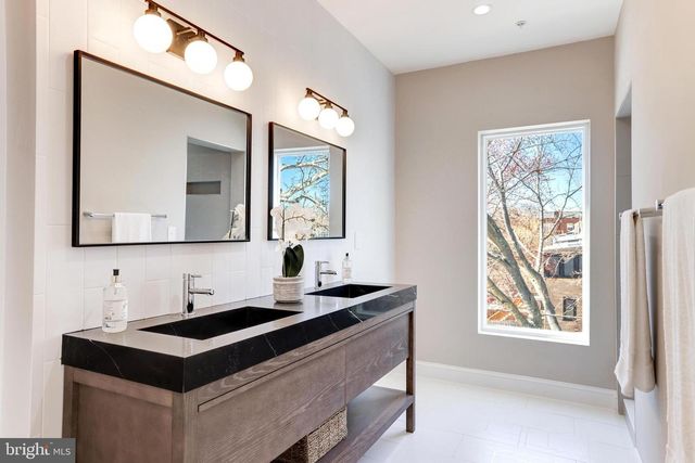 842 MADISON ST NW #B, Washington, DC 20011