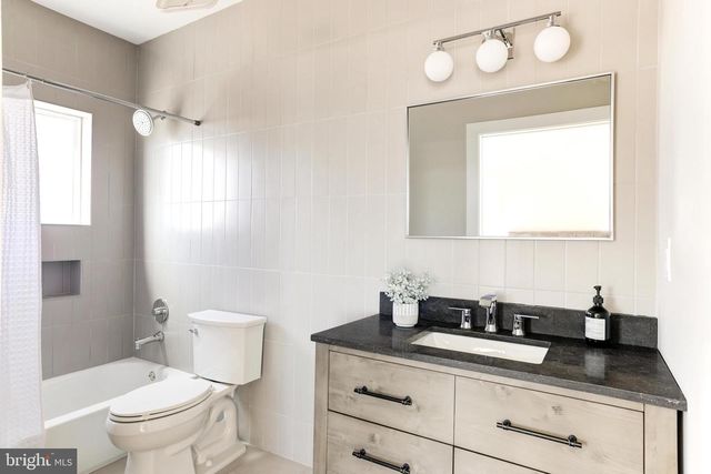 842 MADISON ST NW #B, Washington, DC 20011