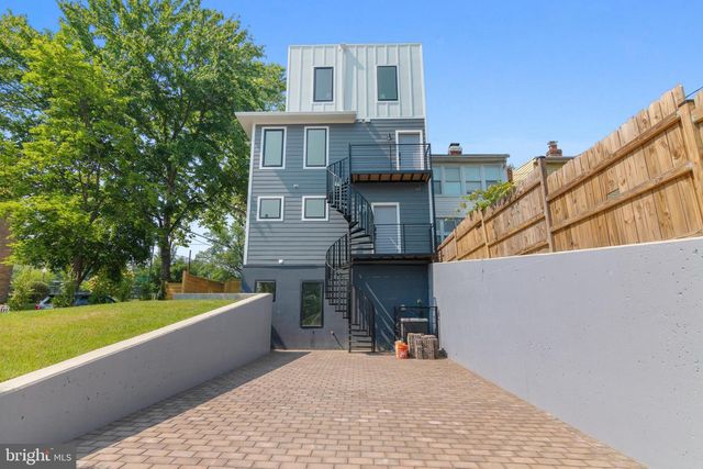 842 MADISON ST NW #B, Washington, DC 20011