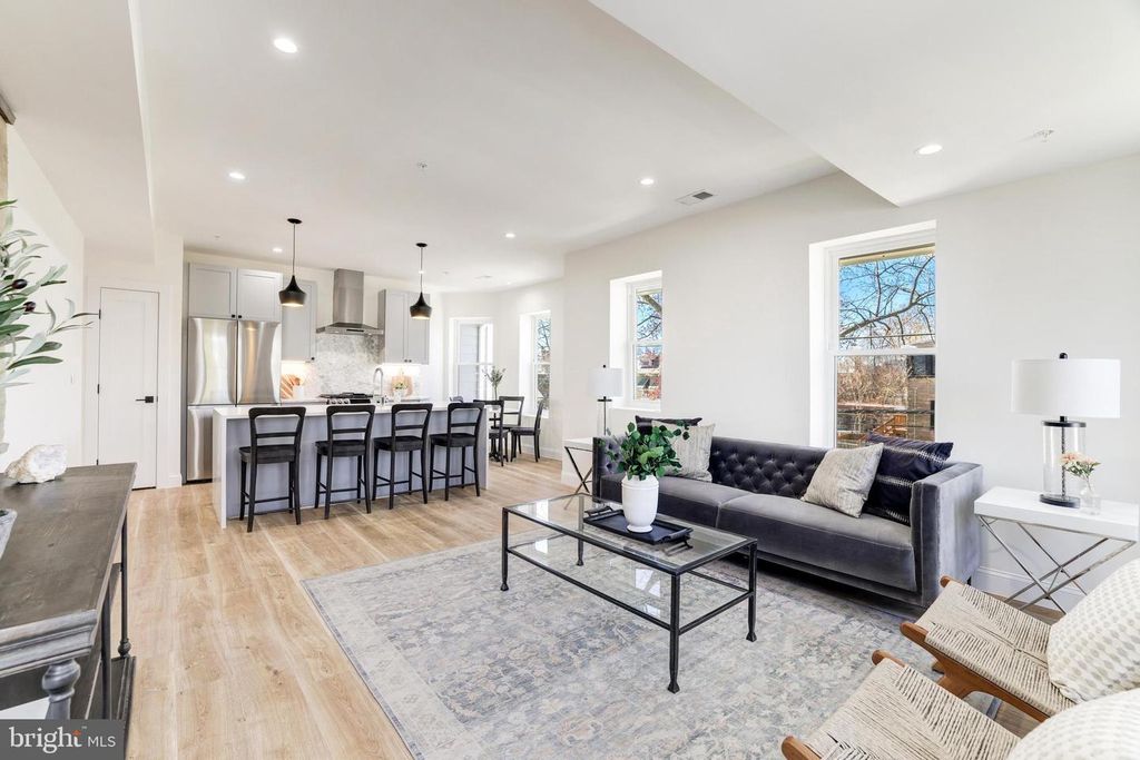 842 MADISON ST NW #B, Washington, DC 20011