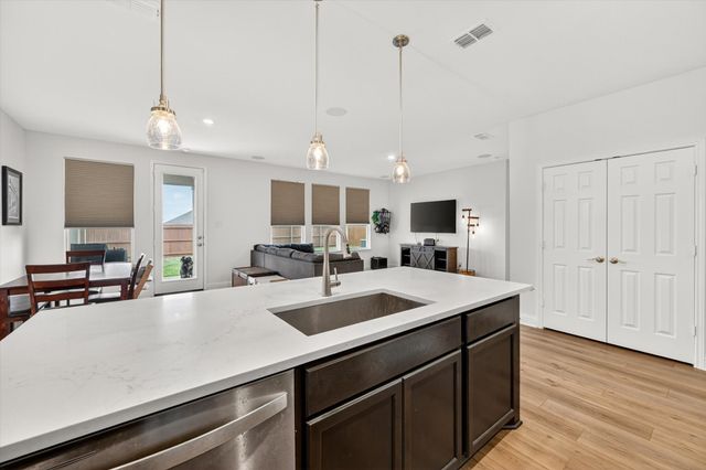 3925 Belleview Place, Crandall, TX 75114