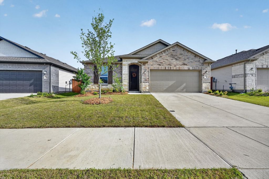 3925 Belleview Place, Crandall, TX 75114