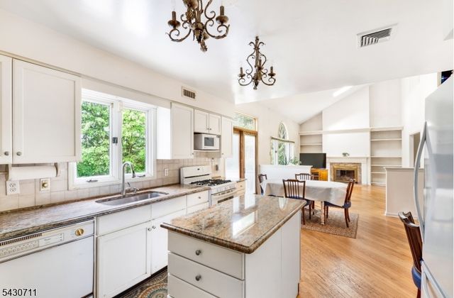 9 Langford Dr, Mendham Twp., NJ 07945