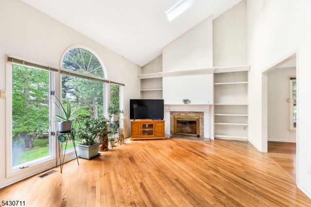 9 Langford Dr, Mendham Twp., NJ 07945