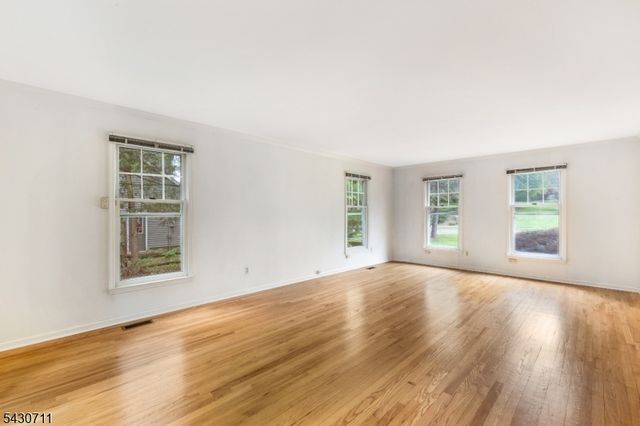 9 Langford Dr, Mendham Twp., NJ 07945