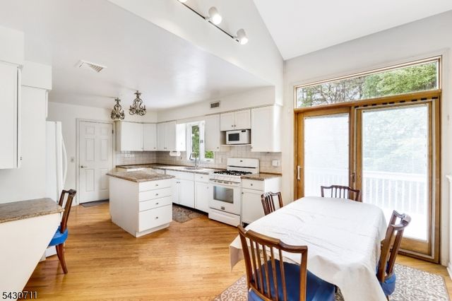 9 Langford Dr, Mendham Twp., NJ 07945