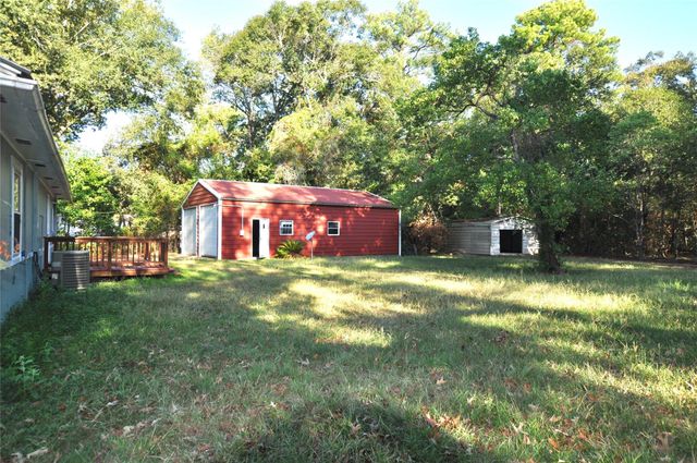 208 Blue Lake Drive, Huffman, TX 77336