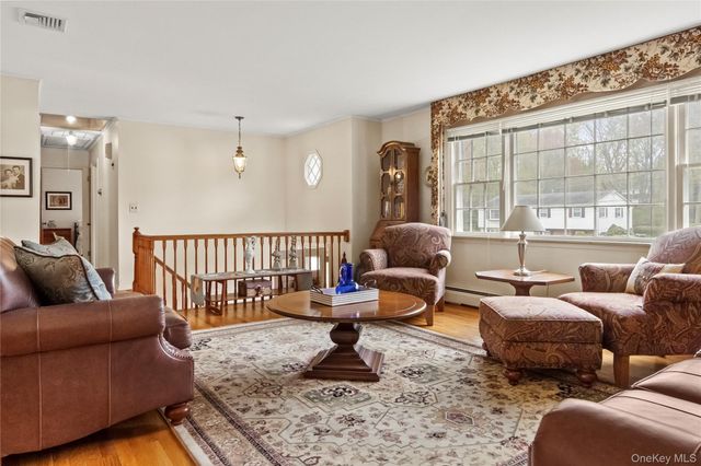 7 Dearborn Road, West Nyack, NY 10994