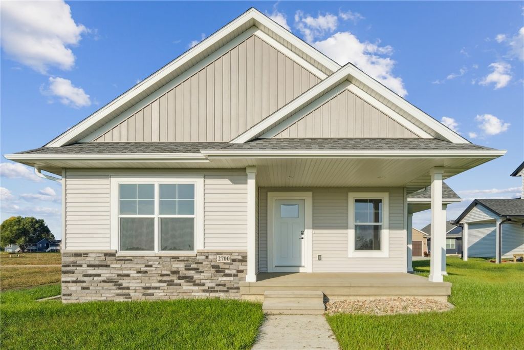 2700 Rookwood Lane, Marion, IA 52302