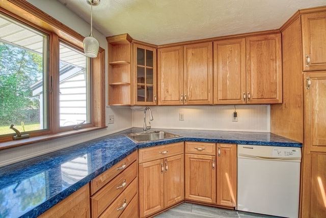 81 Errol Rd, Brockton, MA 02302