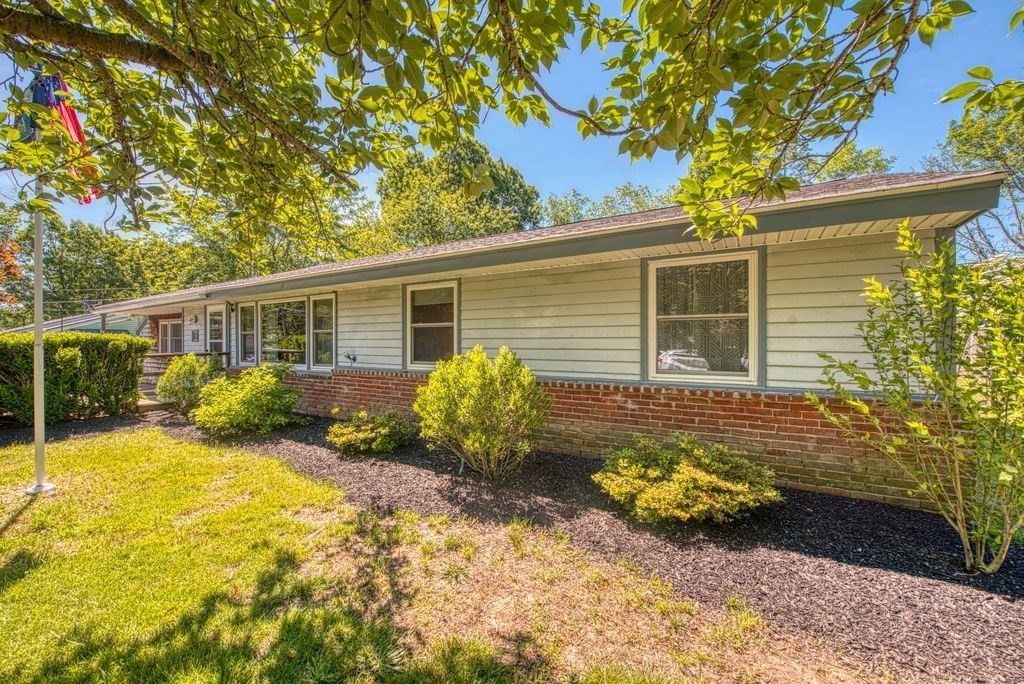 81 Errol Rd, Brockton, MA 02302