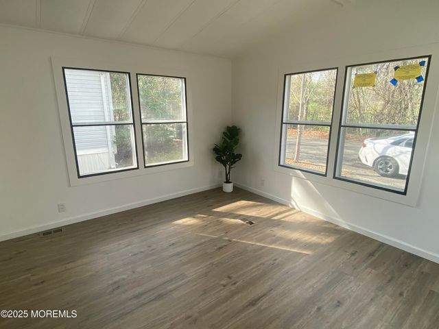 5 Pine Cone Lane, Manahawkin, NJ 08050