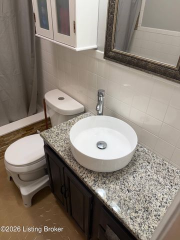 4404 Charlotte Ann Dr, Louisville, KY 40216