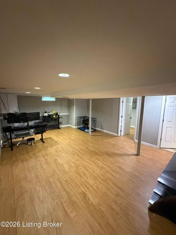 4404 Charlotte Ann Dr, Louisville, KY 40216