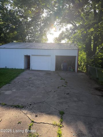 4404 Charlotte Ann Dr, Louisville, KY 40216