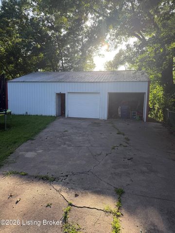 4404 Charlotte Ann Dr, Louisville, KY 40216