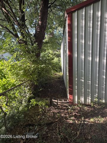 4404 Charlotte Ann Dr, Louisville, KY 40216