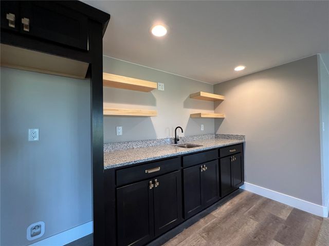 20 S Seven Oaks Road, North Liberty, IA 52317