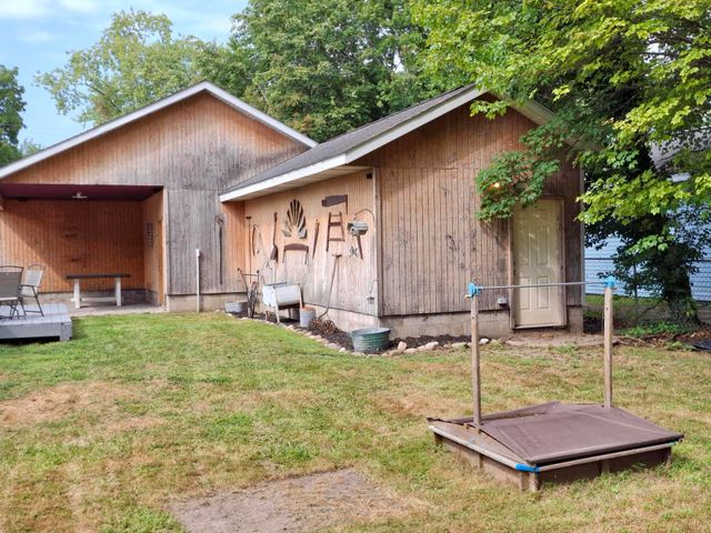931 W Barney Avenue, Muskegon, MI 49441