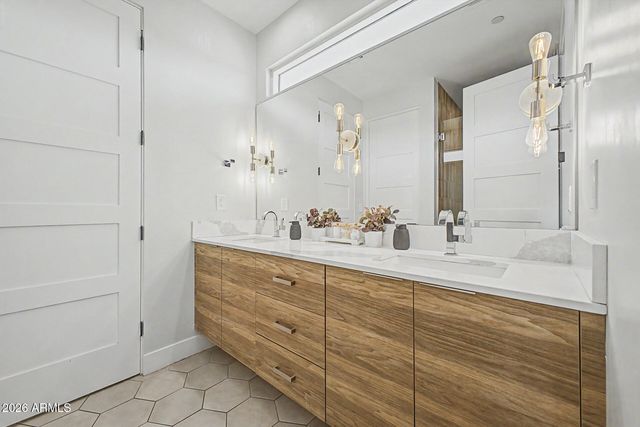 6730 E 1ST Avenue, Scottsdale, AZ 85251