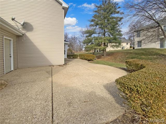 15751 Heathercroft Drive, Chesterfield, MO 63017